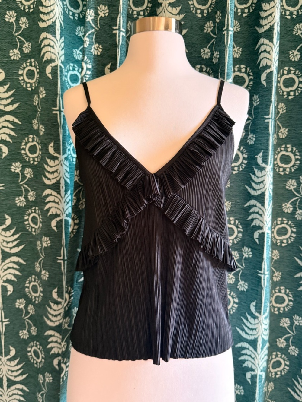 Zara Black Pleated Plisse V-Neck Ruffle Cami Top Spaghetti Straps Size Small - Picture 4 of 7